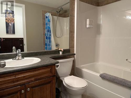 4767 Forsters Landing Road Unit# 210, Radium Hot Springs, BC - Indoor Photo Showing Bathroom