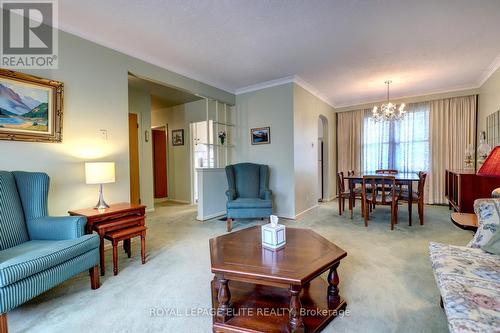 2244 Utley Road, Mississauga (Clarkson), ON - Indoor Photo Showing Living Room