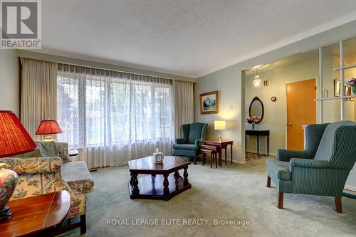 2244 Utley Road, Mississauga (Clarkson), ON - Indoor Photo Showing Living Room