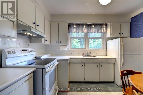 2244 Utley Road, Mississauga (Clarkson), ON - Indoor Photo Showing Kitchen