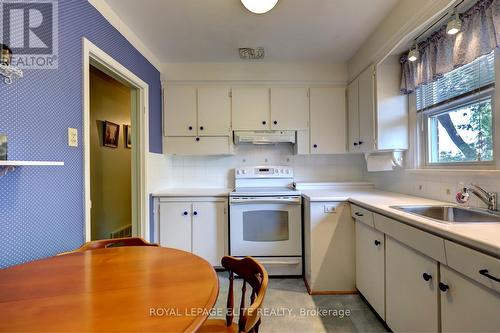 2244 Utley Road, Mississauga (Clarkson), ON - Indoor Photo Showing Kitchen