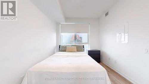 2707 - 4065 Confederation Parkway, Mississauga (City Centre), ON - Indoor Photo Showing Bedroom