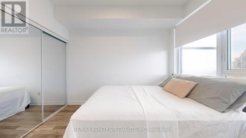 2707 - 4065 Confederation Parkway, Mississauga (City Centre), ON - Indoor Photo Showing Bedroom