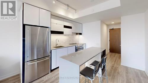 2707 - 4065 Confederation Parkway, Mississauga, ON - Indoor Photo Showing Kitchen With Stainless Steel Kitchen With Upgraded Kitchen