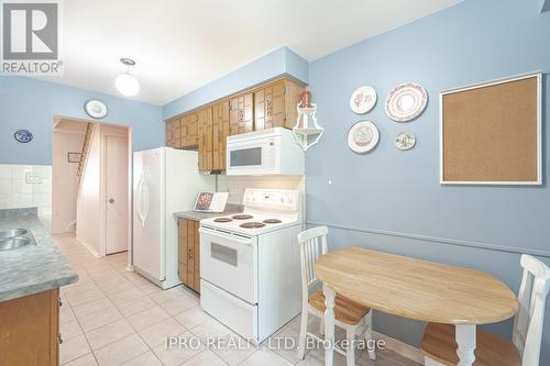 84 Royal Salisbury Way, Brampton, ON - Indoor Photo Showing Kitchen