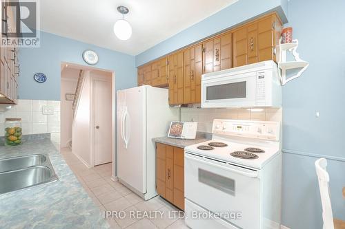 84 Royal Salisbury Way, Brampton, ON - Indoor Photo Showing Kitchen With Double Sink