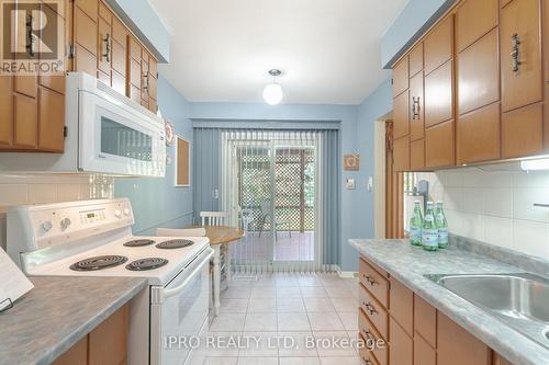 84 Royal Salisbury Way, Brampton, ON - Indoor Photo Showing Kitchen