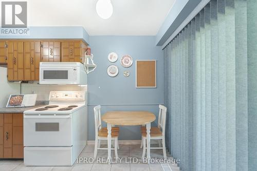 84 Royal Salisbury Way, Brampton, ON - Indoor Photo Showing Kitchen