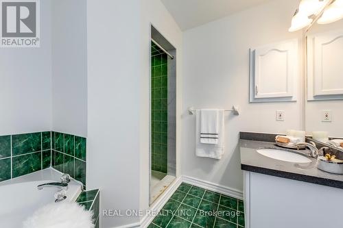 22 Sloan Drive, Milton (Dempsey), ON - Indoor Photo Showing Bathroom