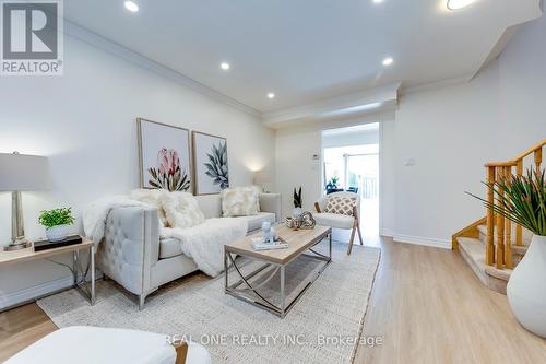 22 Sloan Drive, Milton (Dempsey), ON - Indoor Photo Showing Living Room