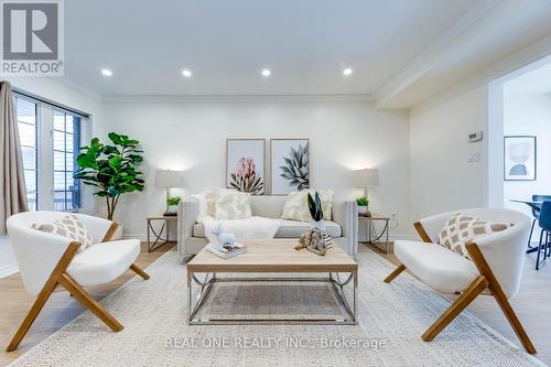 22 Sloan Drive, Milton (Dempsey), ON - Indoor Photo Showing Living Room