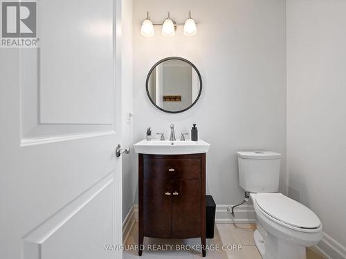 29B East Drive, Toronto, ON - Indoor Photo Showing Bathroom