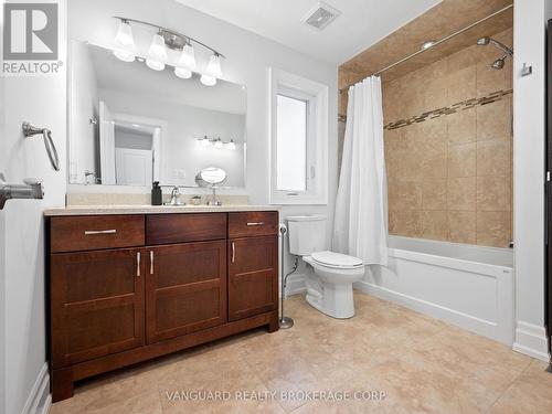 29B East Drive, Toronto, ON - Indoor Photo Showing Bathroom