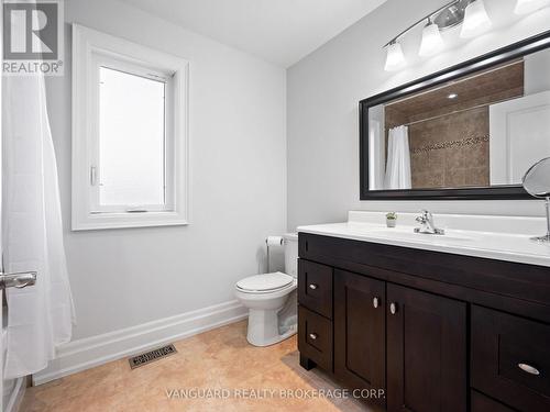 29B East Drive, Toronto, ON - Indoor Photo Showing Bathroom