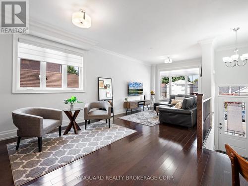 29B East Drive, Toronto, ON - Indoor Photo Showing Living Room