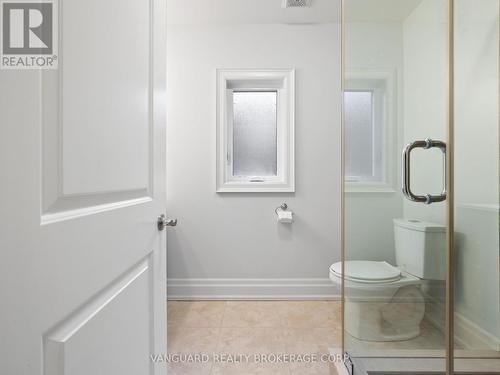 29B East Drive, Toronto, ON - Indoor Photo Showing Bathroom