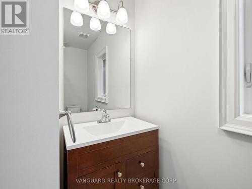 29B East Drive, Toronto, ON - Indoor Photo Showing Bathroom