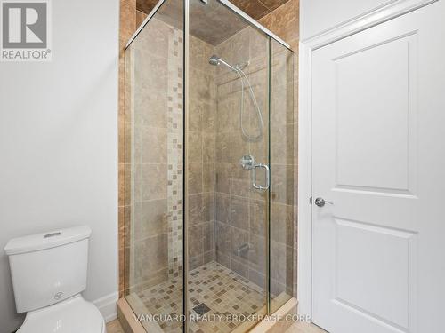 29B East Drive, Toronto, ON - Indoor Photo Showing Bathroom