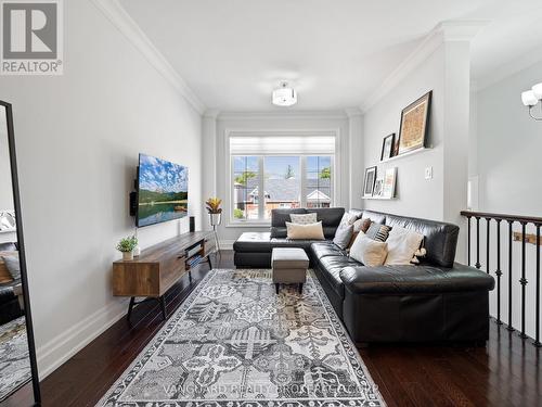 29B East Drive, Toronto, ON - Indoor Photo Showing Living Room