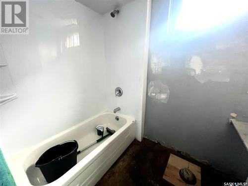 2058 Francis Street, Regina, SK - Indoor Photo Showing Bathroom