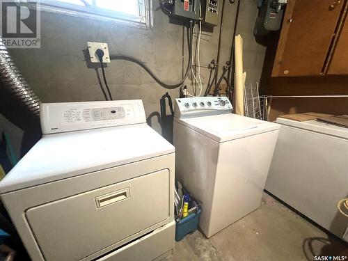 2058 Francis Street, Regina, SK - Indoor Photo Showing Laundry Room