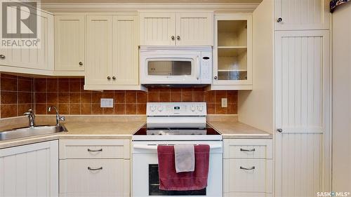 1204 Gryphons Walk, Regina, SK - Indoor Photo Showing Kitchen