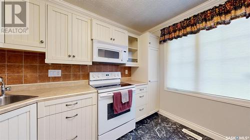 1204 Gryphons Walk, Regina, SK - Indoor Photo Showing Kitchen