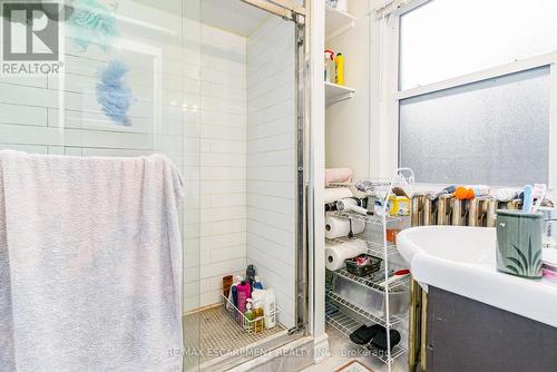 74 Kenilworth Avenue S, Hamilton, ON - Indoor Photo Showing Bathroom