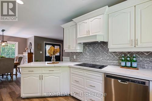 426155 25Th Sideroad, Mono, ON - Indoor Photo Showing Kitchen With Upgraded Kitchen