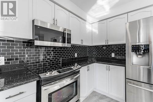 276 Gatestone Drive, Hamilton (Stoney Creek Mountain), ON - Indoor Photo Showing Kitchen With Upgraded Kitchen