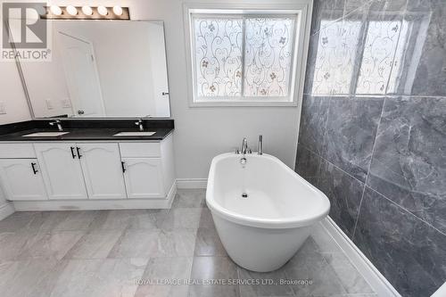 276 Gatestone Drive, Hamilton (Stoney Creek Mountain), ON - Indoor Photo Showing Bathroom