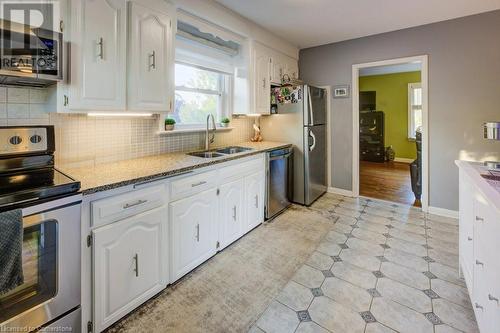 153 Oriole Street, Waterloo, ON - Indoor Photo Showing Kitchen With Stainless Steel Kitchen With Double Sink