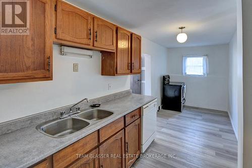 178 Wellington Street, London, ON - Indoor Photo Showing Kitchen With Double Sink