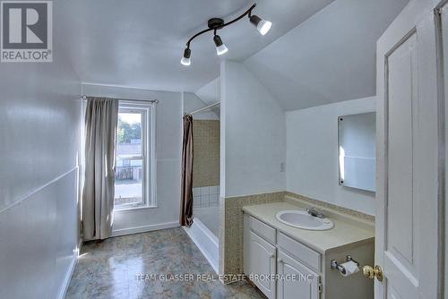 178 Wellington Street, London, ON - Indoor Photo Showing Bathroom