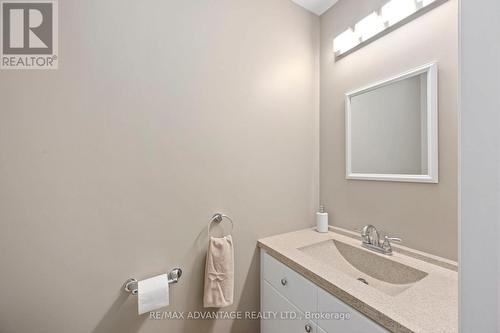 145 Bournemouth Drive, London, ON - Indoor Photo Showing Bathroom