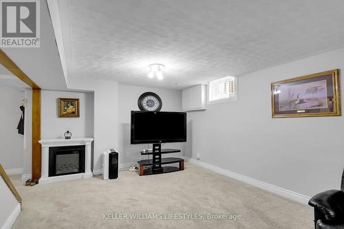 80 Virginia Crescent, London, ON - Indoor With Fireplace