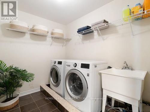 100 Gosnel Circle, Bradford West Gwillimbury (Bradford), ON - Indoor Photo Showing Laundry Room