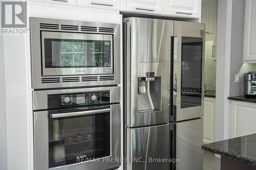 378 Poetry Drive, Vaughan, ON - Indoor Photo Showing Kitchen With Stainless Steel Kitchen