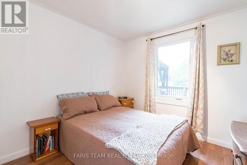 6582 Yonge Street, Innisfil, ON - Indoor Photo Showing Bedroom