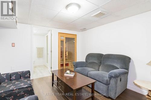 6582 Yonge Street, Innisfil, ON - Indoor Photo Showing Living Room