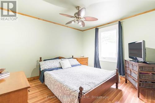 6582 Yonge Street, Innisfil, ON - Indoor Photo Showing Bedroom