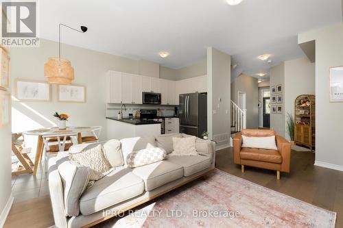 7 Blasi Court, Wasaga Beach, ON - Indoor Photo Showing Living Room