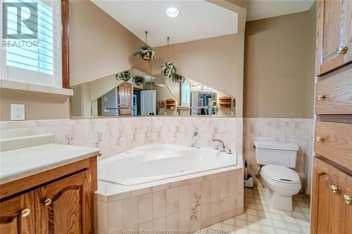 9860 Esplanade Drive, Windsor, ON - Indoor Photo Showing Bathroom