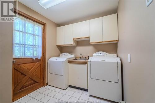 9860 Esplanade Drive, Windsor, ON - Indoor Photo Showing Laundry Room