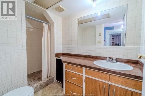 9860 Esplanade Drive, Windsor, ON - Indoor Photo Showing Bathroom