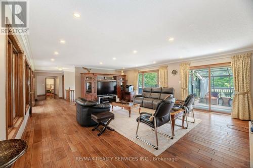 24 Rosegarden Drive, Brampton (Toronto Gore Rural Estate), ON - Indoor Photo Showing Living Room