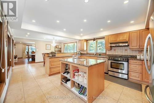 24 Rosegarden Drive, Brampton, ON - Indoor Photo Showing Kitchen With Upgraded Kitchen