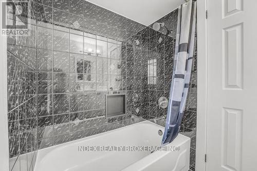 142 Ural Circle, Brampton (Sandringham-Wellington), ON - Indoor Photo Showing Bathroom