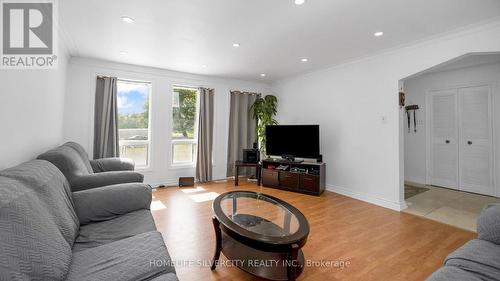 7236 Mayfield Road, Caledon, ON - Indoor Photo Showing Living Room