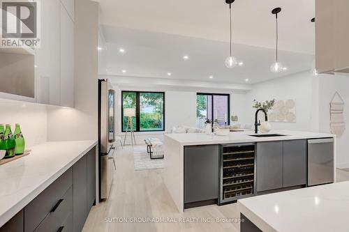 36 Maple Avenue, Mississauga, ON - Indoor Photo Showing Kitchen With Upgraded Kitchen